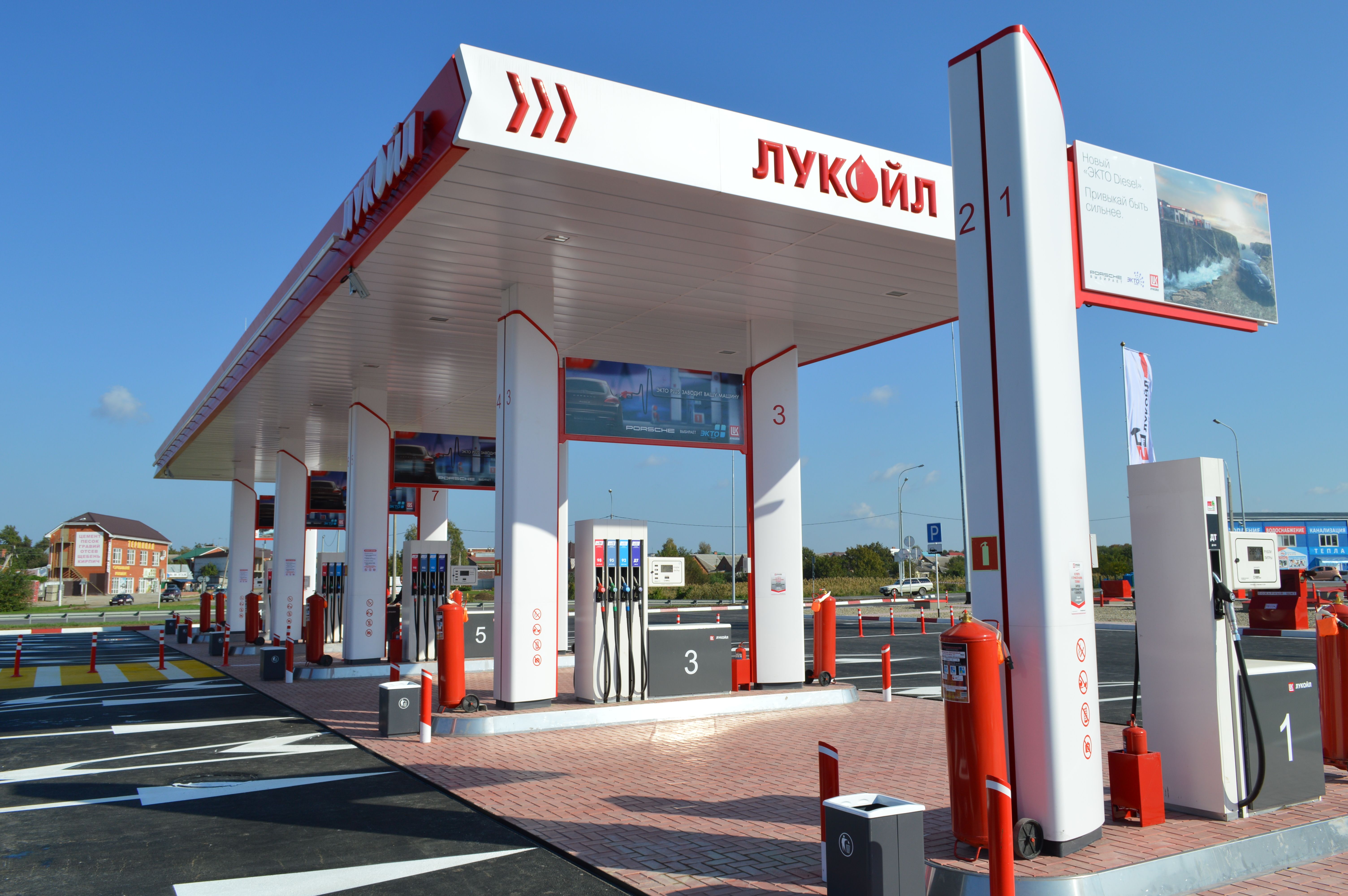 Lukoil. Киров Лукойл. Кировская Нефтебаза Лукойл. Шел Лукойл. Сеть АЗС Лукойл Беларусь.